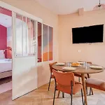 2-bedroom Air-conditioned In The Heart Of 17th Paříž
