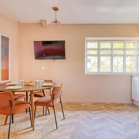 Lägenhet 2-bedroom Air-conditioned In The Heart Of 17th Paris