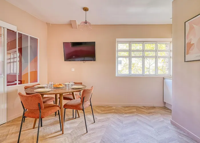 Lägenhet 2-bedroom Air-conditioned In The Heart Of 17th Paris