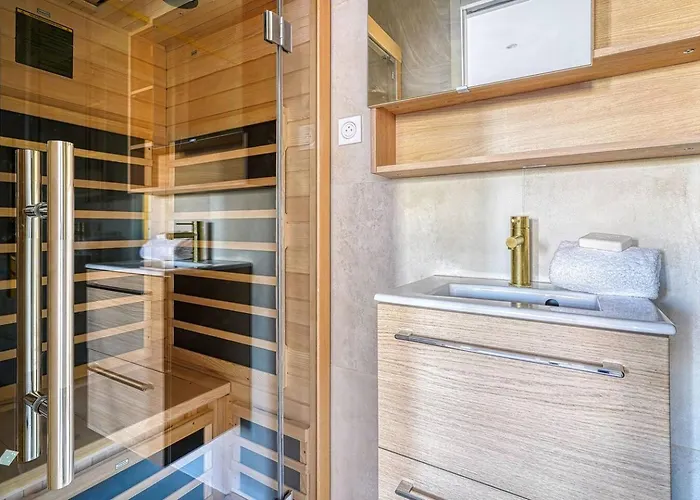 2-bedroom Air-conditioned In The Heart Of 17th Paris
